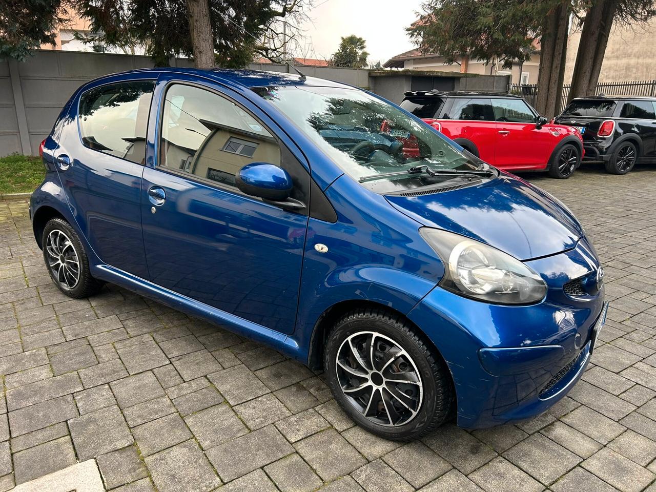 Toyota Aygo 1.0 12V VVT-i 5 porte Sol CAMBIO NUOVO