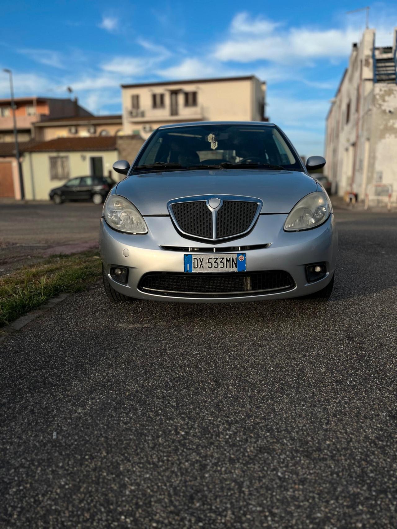 Lancia Ypsilon 1.3 MJT 75 CV Argento