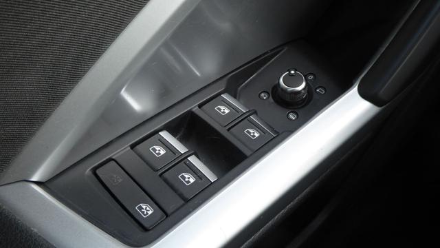 AUDI Q3 35 TFSI Business