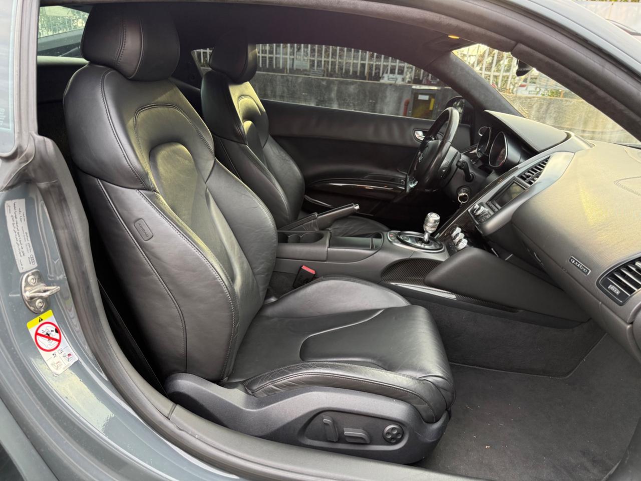 Audi R8 4.2 V8 FSI quattro R tronic