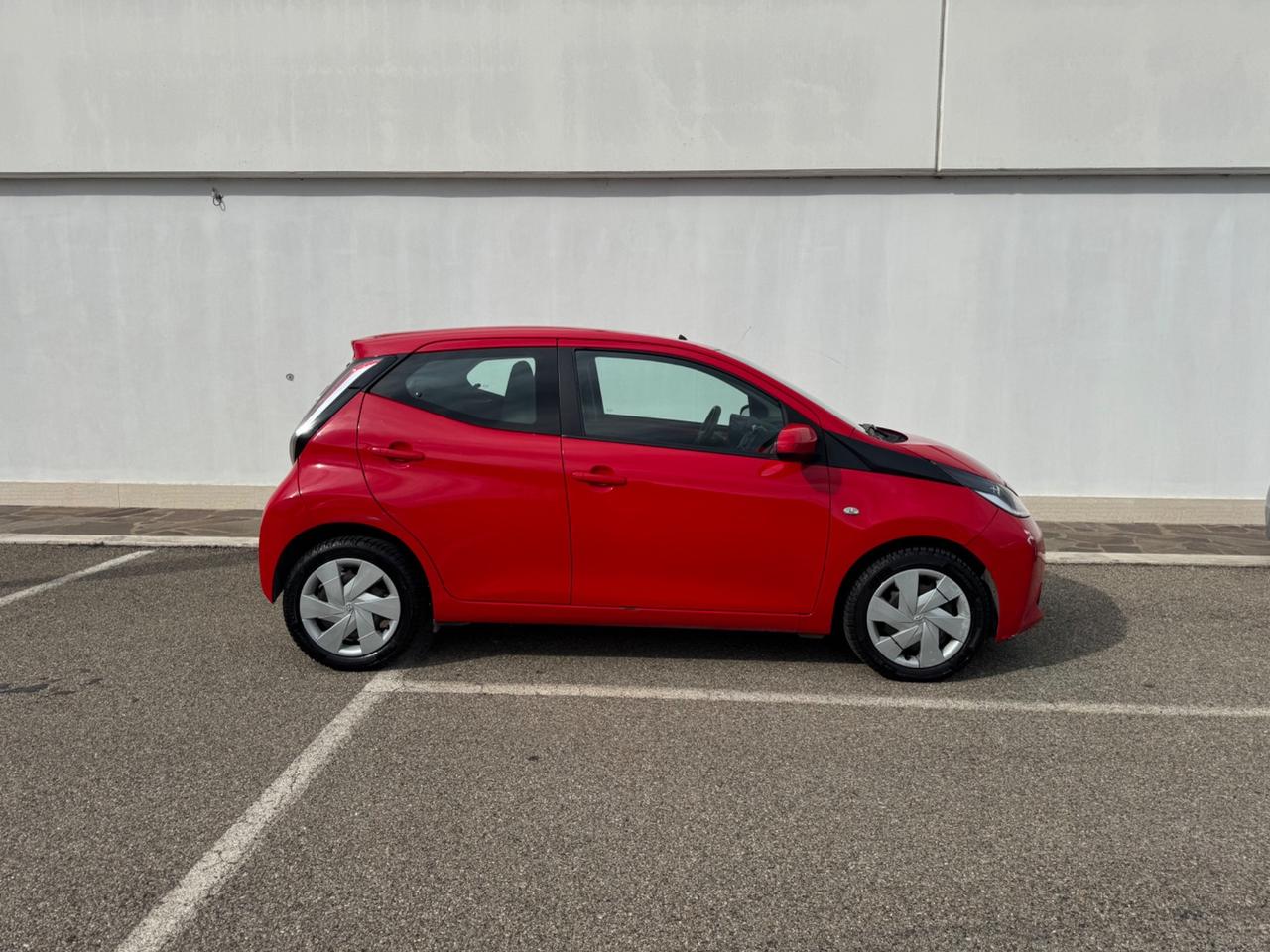 Toyota Aygo 1.0 VVT-i 69 CV 5 porte x-play