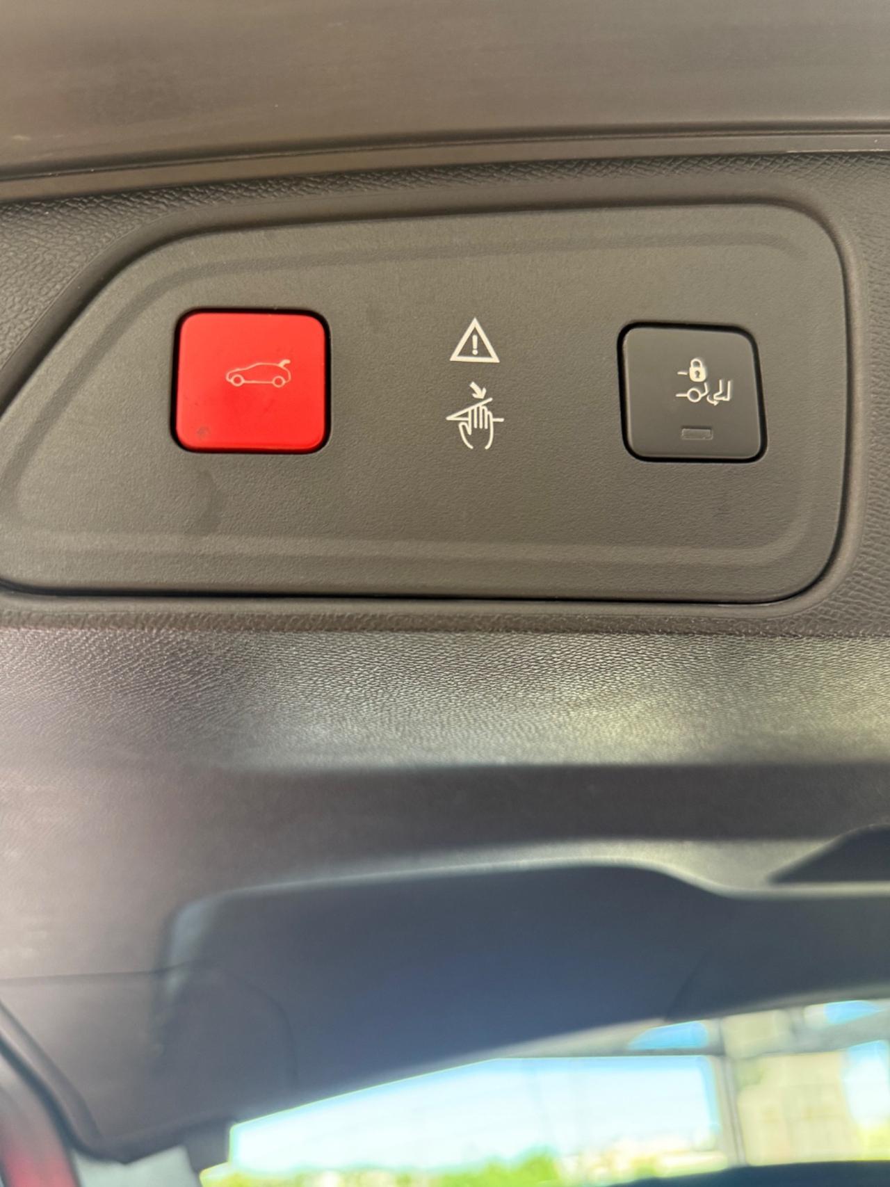 Peugeot 3008 MODELLO GT, TETTO APRIBILE,VIRTUAL COCKPIT.TELECAMERA, INTERNI IN PELLE,APPLE CARPLAY