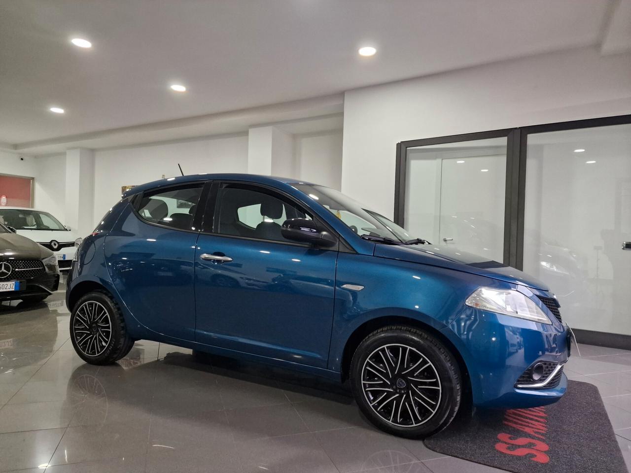 Lancia Ypsilon 1.2 69 CV 5 porte GPL Alberta Ferretti