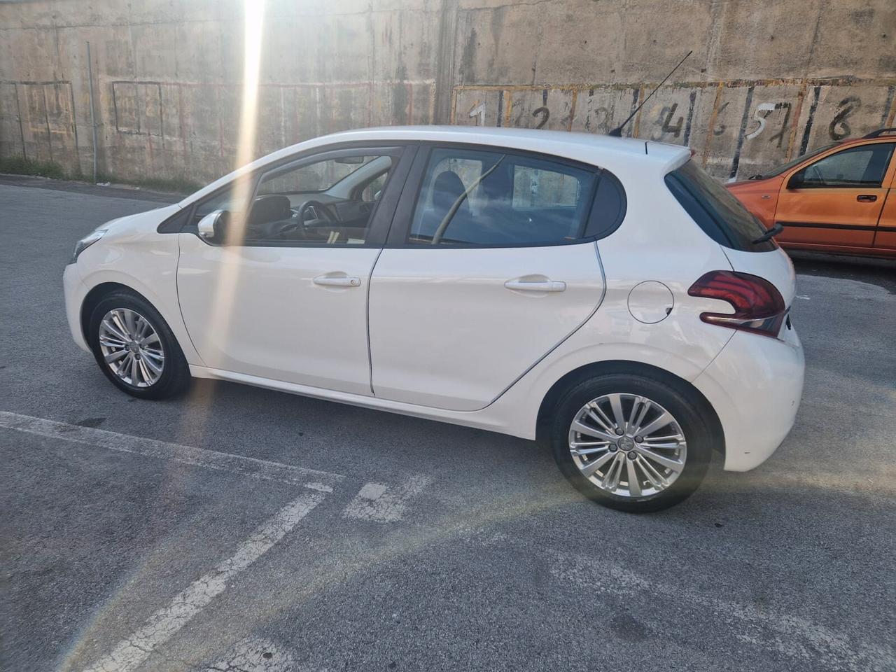Peugeot 208 PureTech 82 5 porte Allure
