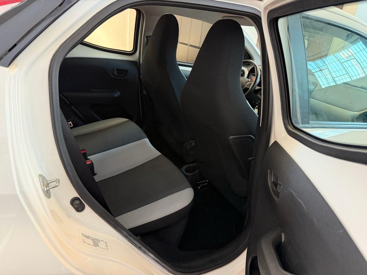 Toyota Aygo 1.0 VVT-i 69 CV 5 porte x-wave MMT cambio automatico 86.000km neopat
