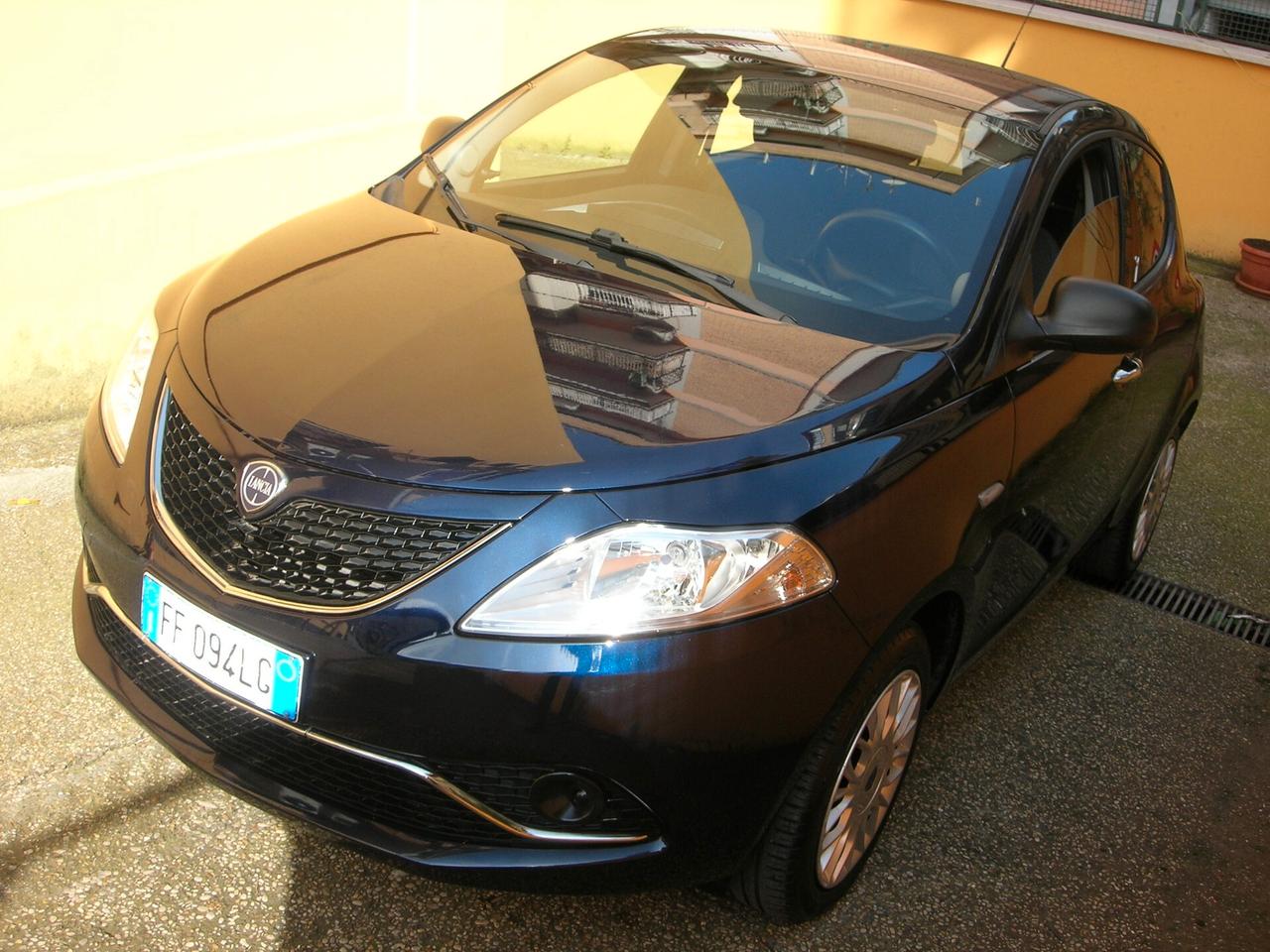 Lancia Ypsilon 1.2 69 CV 5 porte Silver