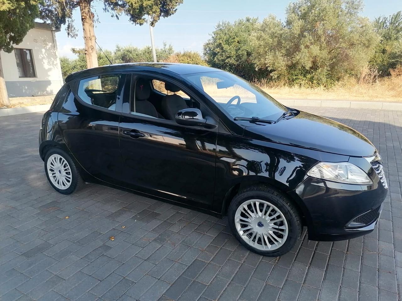 Lancia Ypsilon 1.2 Benz/GPL. - 2013