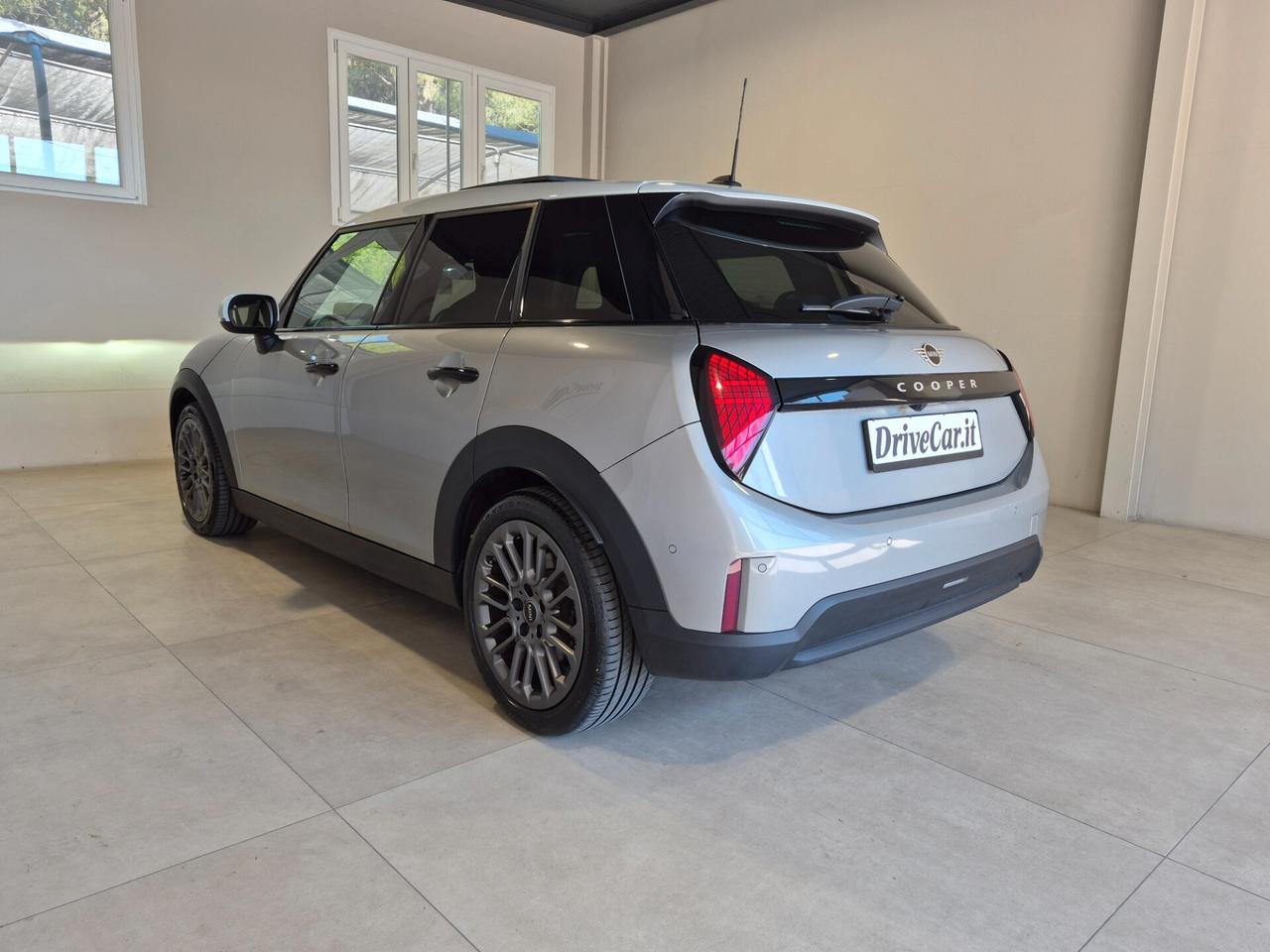 MINI Cooper C 5 PORTE RESTYLING TETTO PANORAMICO APRIBILE SEDILI SPORT. PELLE JCW LED NAVI CARPLAY AUTO UFFICIALE MINI 1 PROPRIETARIO