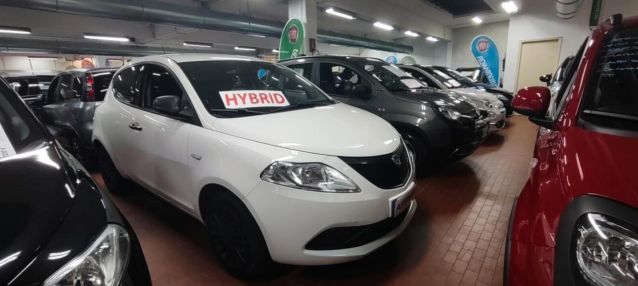 Lancia Ypsilon 1.0 FireFly 5 porte S&S Hybrid Ecochic Silver