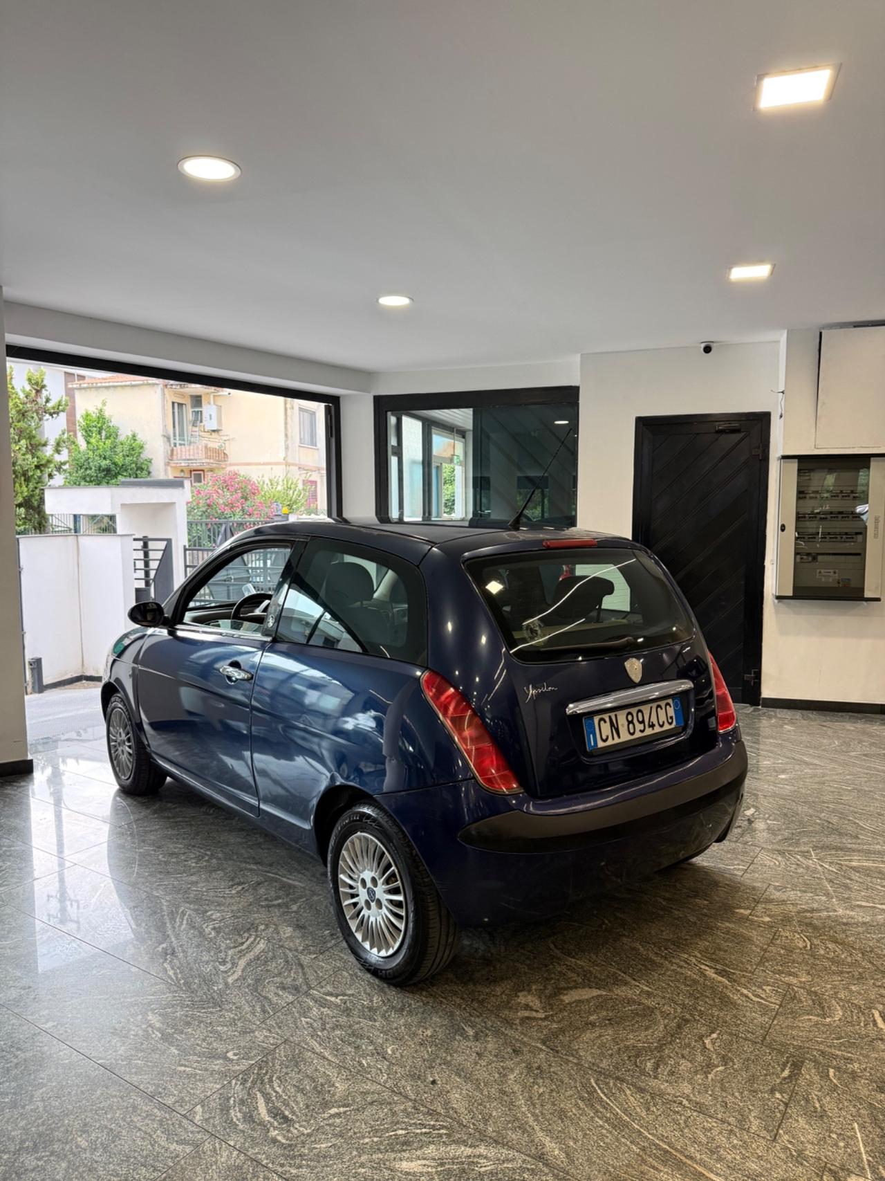 Lancia Ypsilon 1.2 16V Argento GPL
