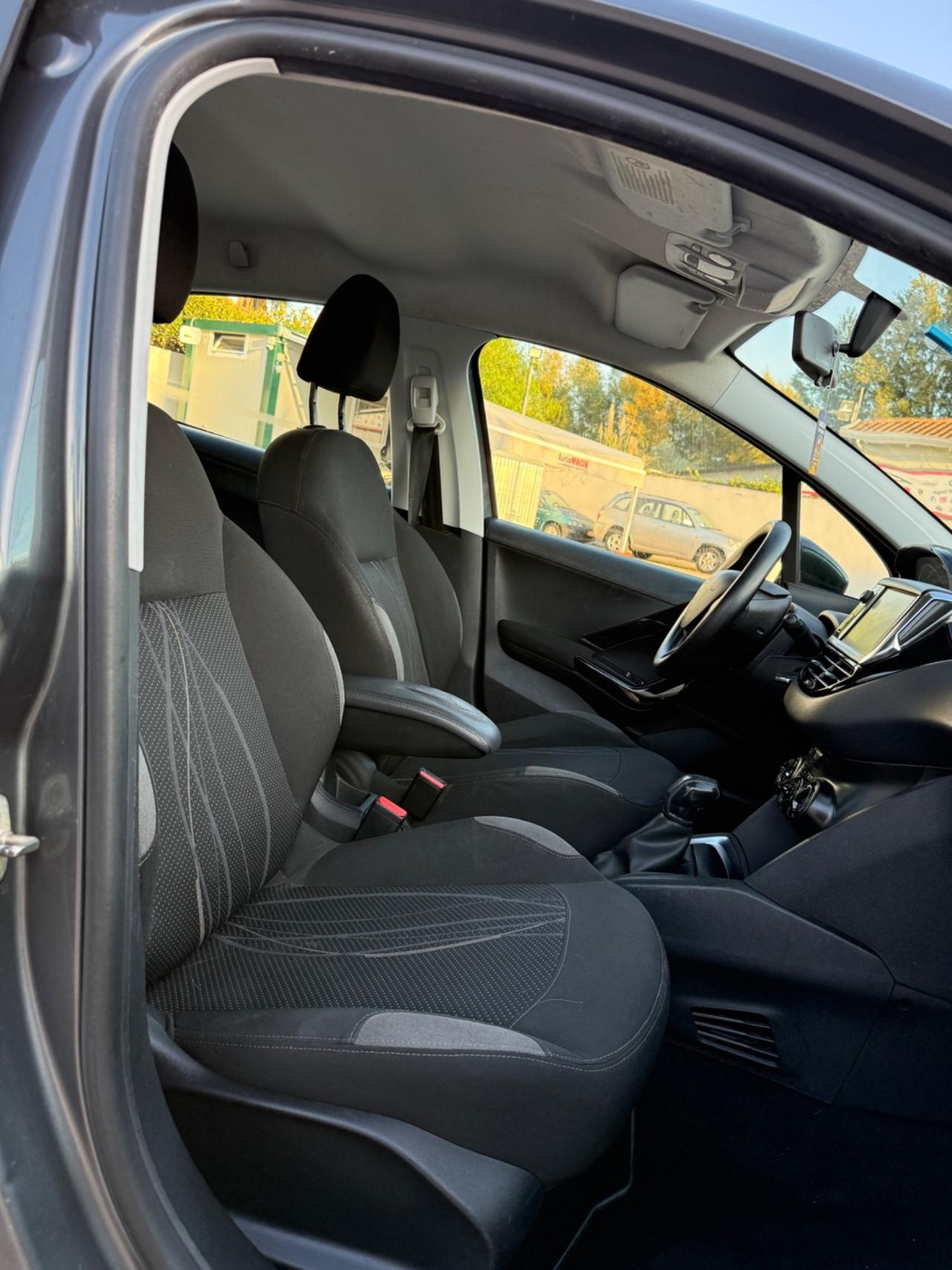 Peugeot 208 1.4 HDi 68 CV 5 porte Allure