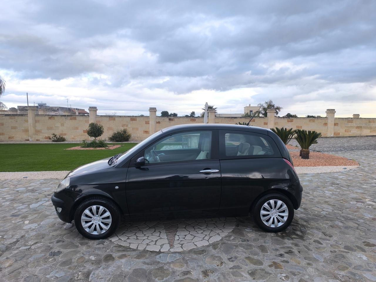 Lancia Ypsilon 1.2 perfetta km originali