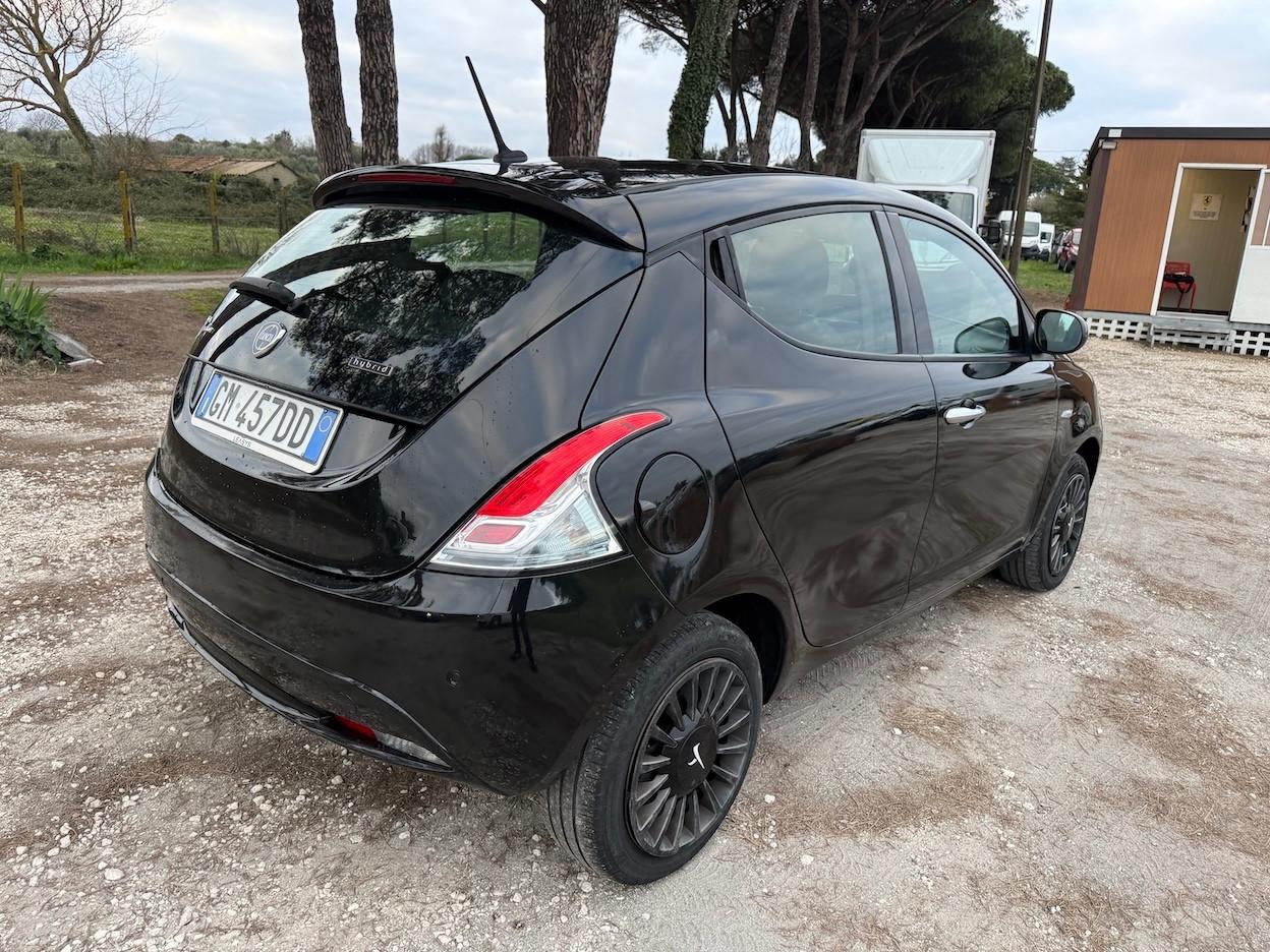 Lancia Ypsilon 1.0 FireFly 5 porte S&S Hybrid Gold