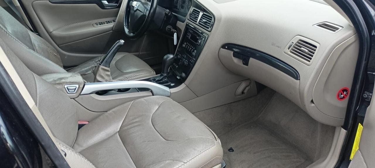 Volvo V70 2.4 D5 AWD cross country