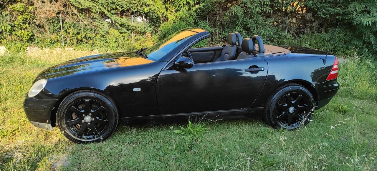 Mercedes-Benz SLK 230