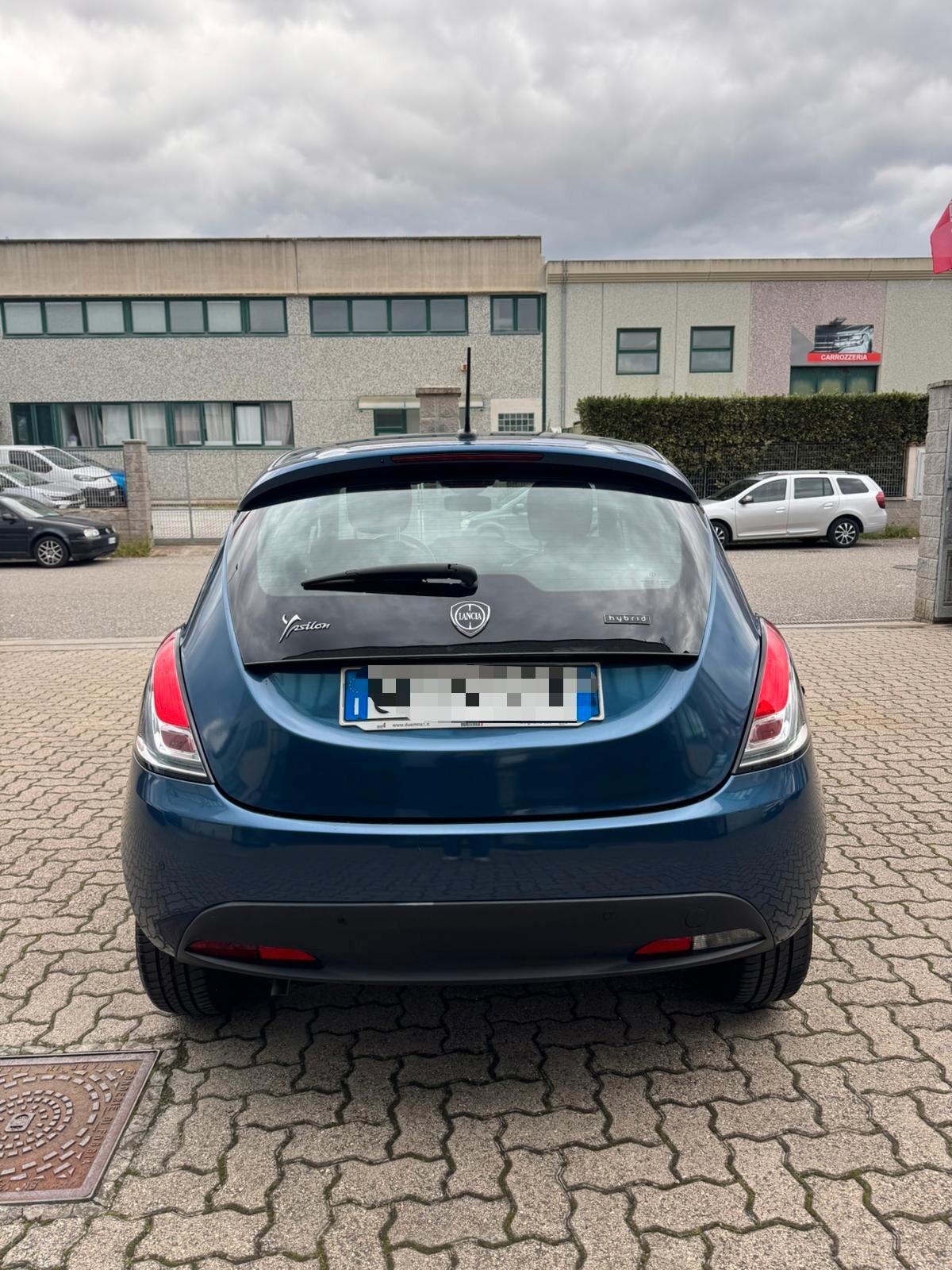 Lancia Ypsilon 1.0 FireFly 5 porte S&S Hybrid Ecochic Gold