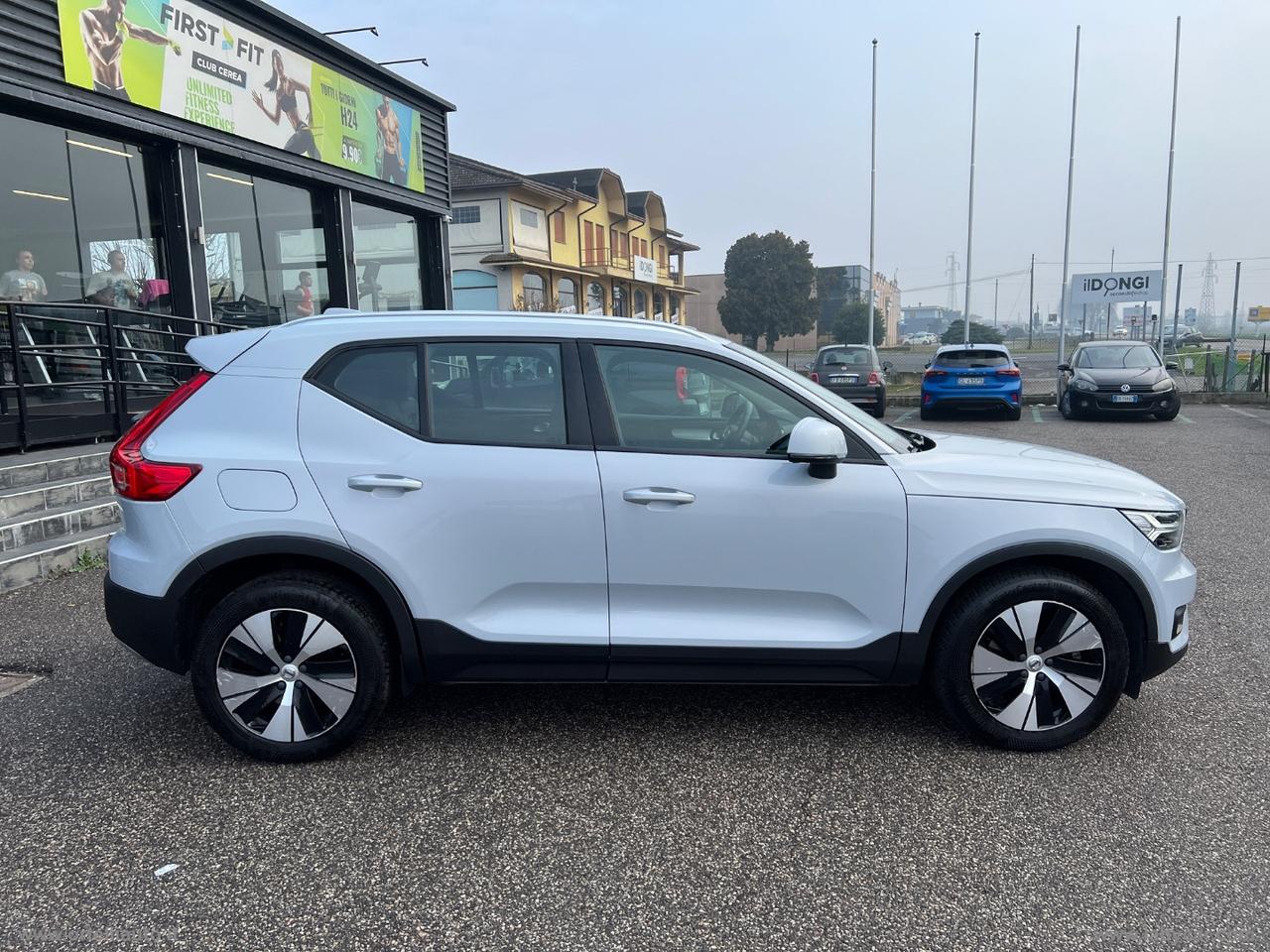 VOLVO XC40 D3 AWD Geartronic Momentum Pro IVA DEDUCIBILE