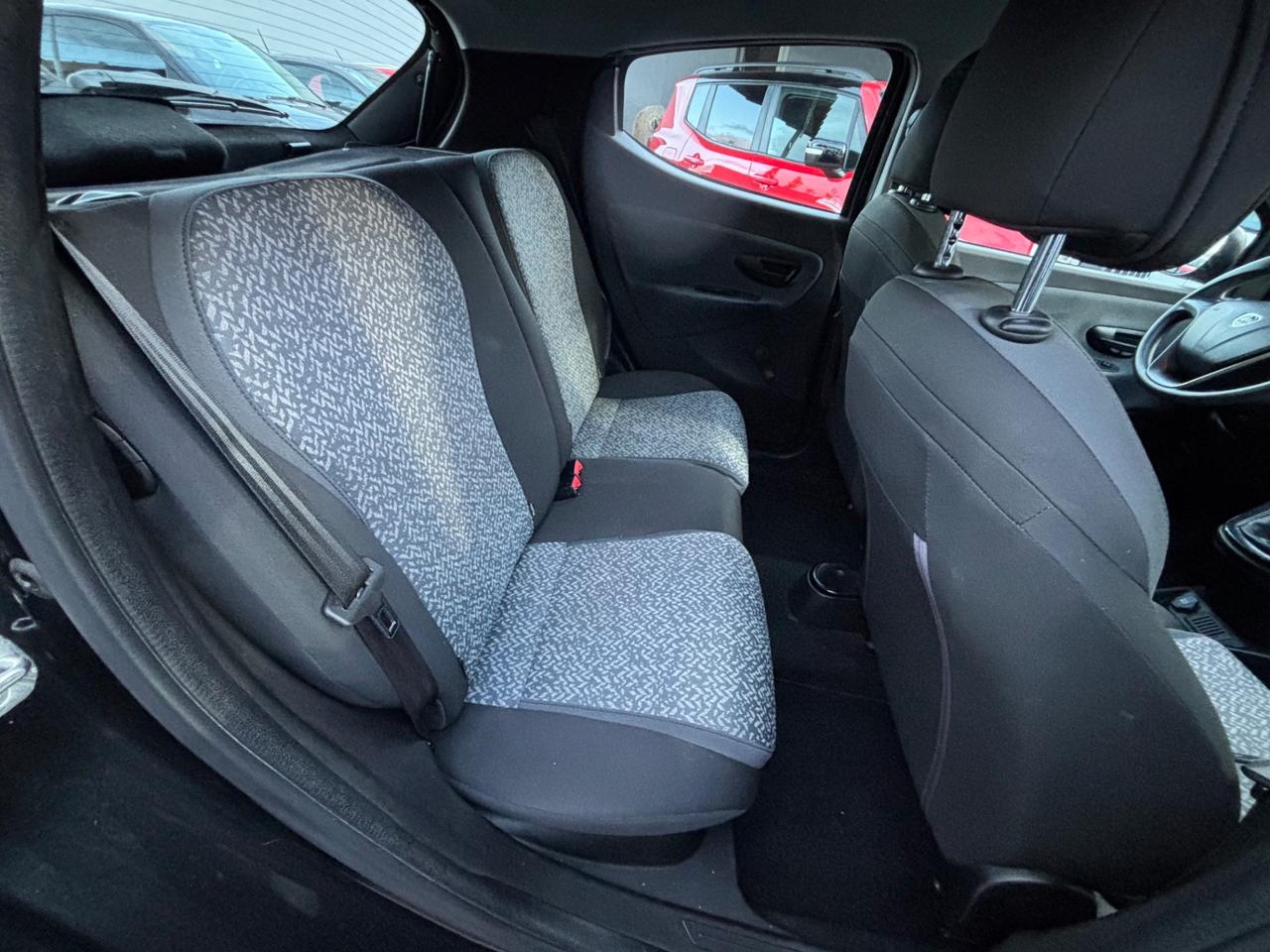 Lancia Ypsilon 0.9 TwinAir 85 CV 5 porte Metano Ecochic Silver