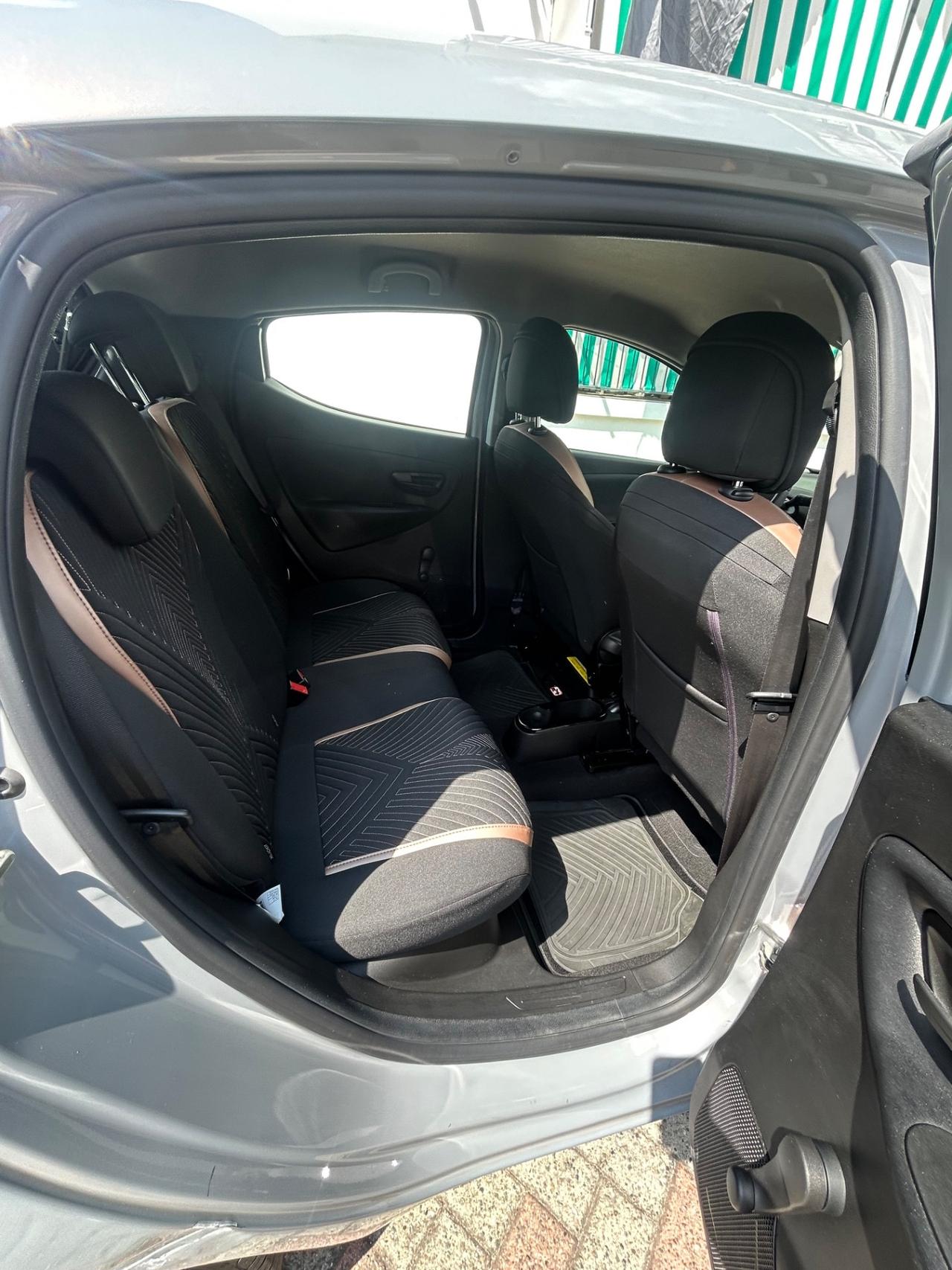 Ypsilon 1.0 FireFly 5 porte S&S Hybrid Alberta Ferretti