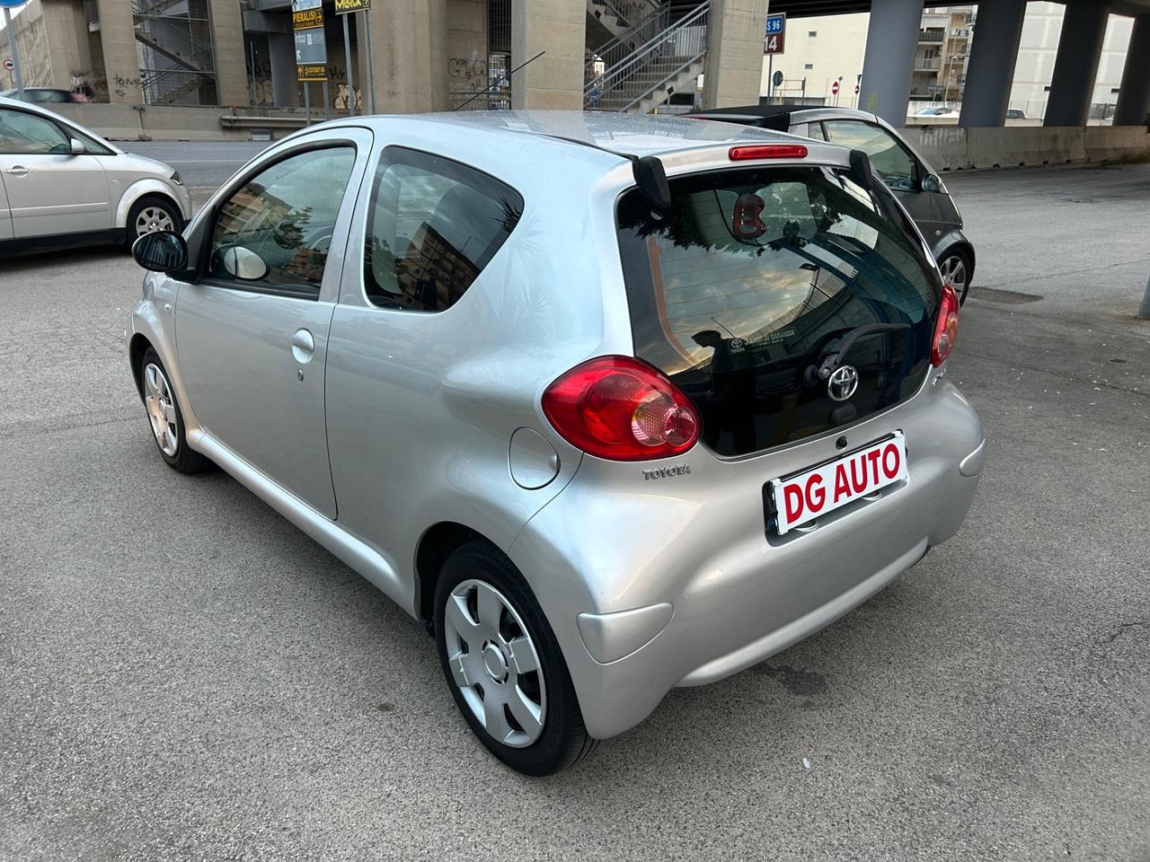 Toyota Aygo 1.0 benzina 68 cv 2008 automatica