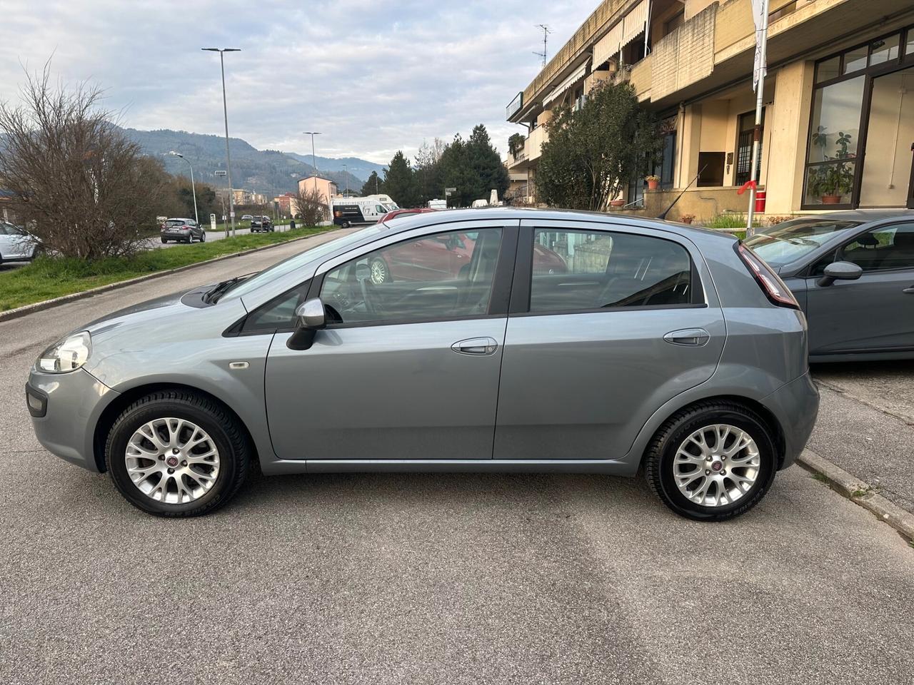 Fiat Punto Evo 1.3 Mjt 90 CV 5 porte Emotion ok neo patentati