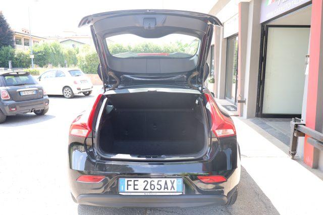 VOLVO V40 D2 2.0d UniPropietario Tagliandata per NEOPATENTAT