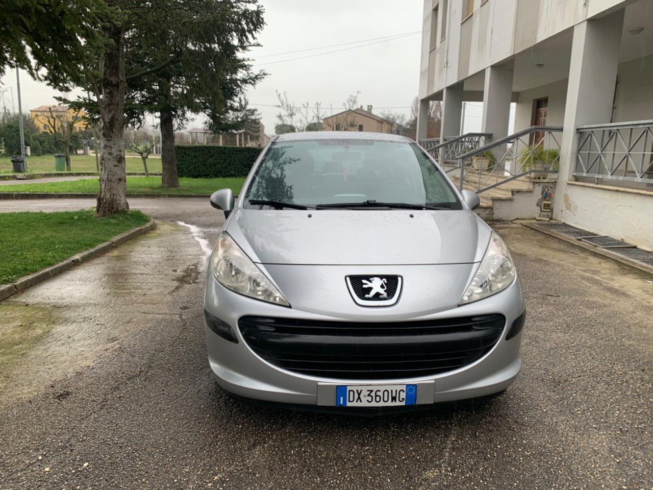 Peugeot 207 1.4 ECO GPL di serie neopatentati