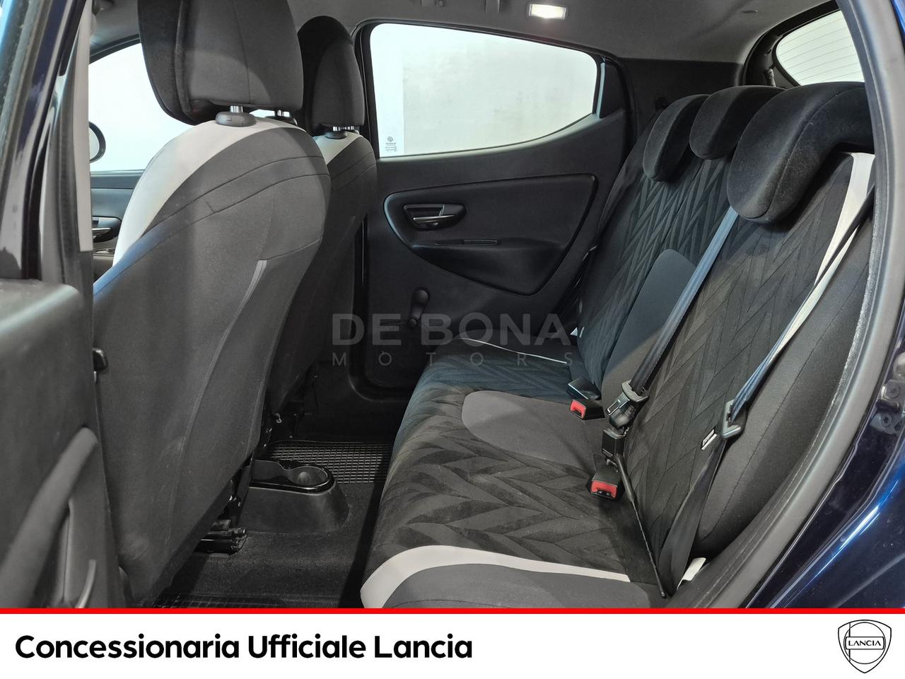 Lancia Ypsilon 1.2 silver 69cv