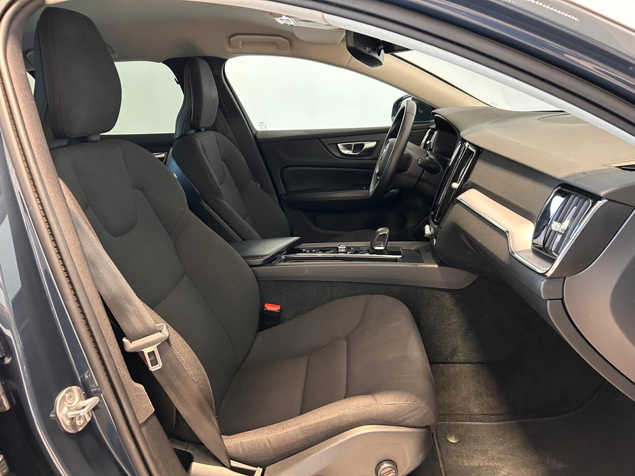 Volvo V60 B4 (d) MOMENTUM BUSINESS PRO CAMBIO AUT. *IVA ESPOSTA*