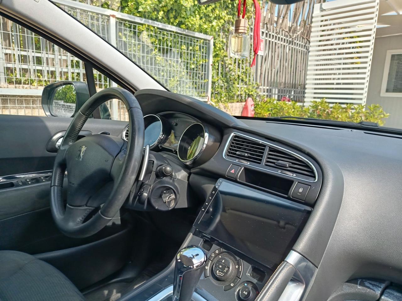 Peugeot 3008 1.6 e-HDi 115CV cambio robotizzato S.&S. Business