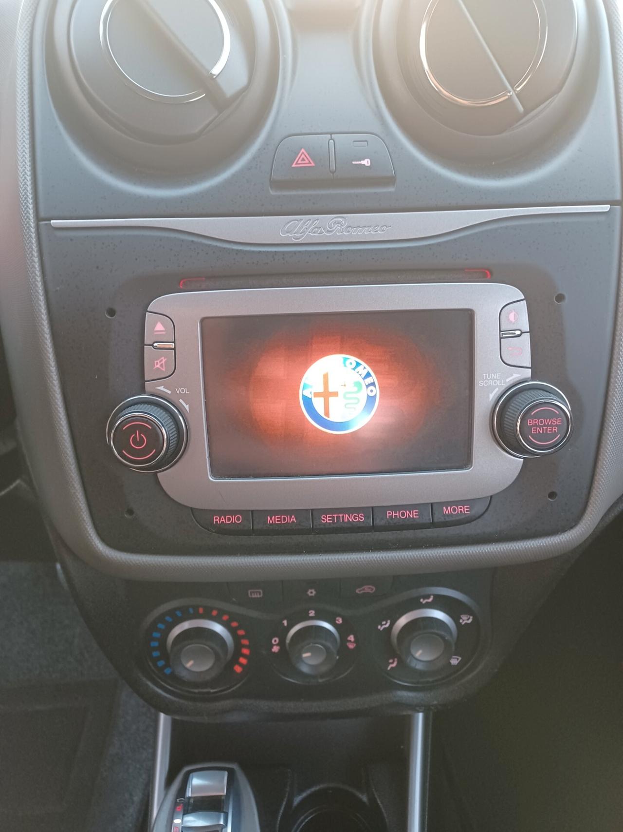 Alfa Romeo MiTo 1.3 JTDm DISTINCTIVE 2014