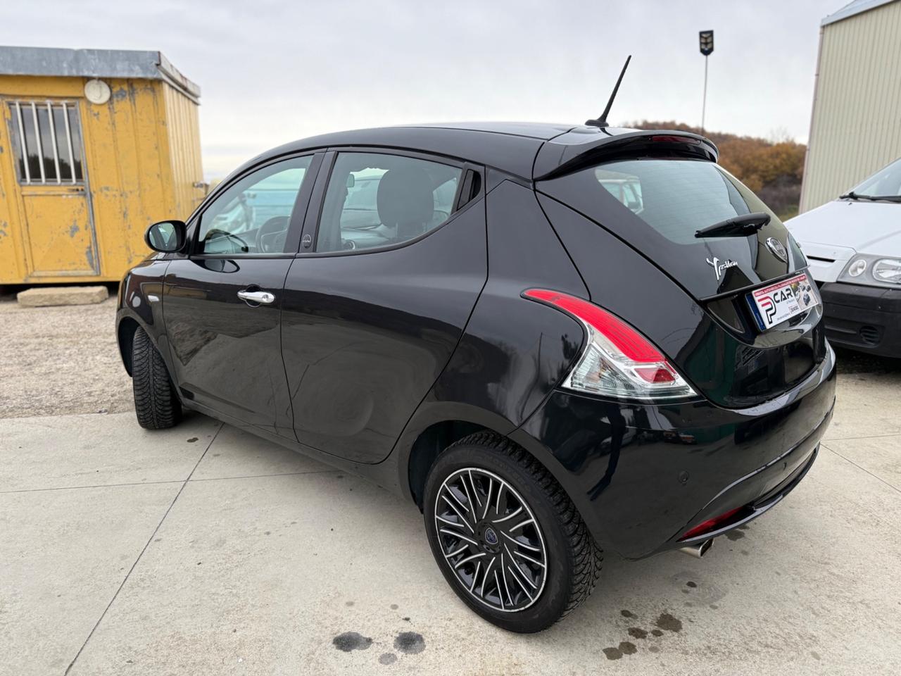 Lancia Ypsilon 1.0 FireFly 5 porte S&S Hybrid Ecochic Gold