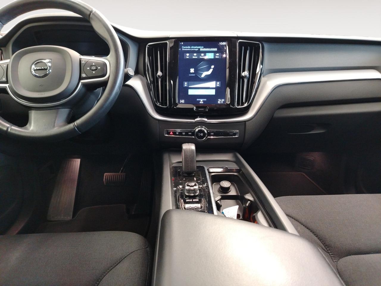 Volvo XC60 B4 D AWD MOMENTUM PRO