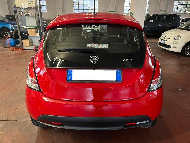 Lancia Ypsilon Ypsilon 1.0 FireFly 5 porte S&S Hybrid Ecochic Silver