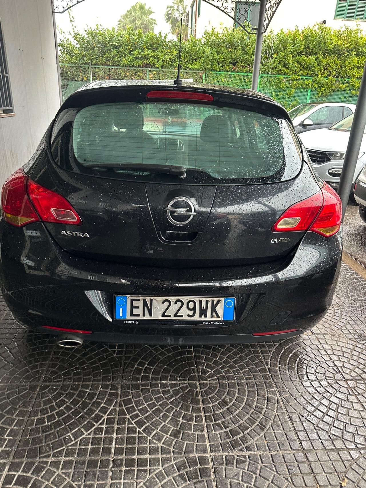 Opel Astra 1.4 Turbo 140CV 5 porte GPL Tech Cosmo