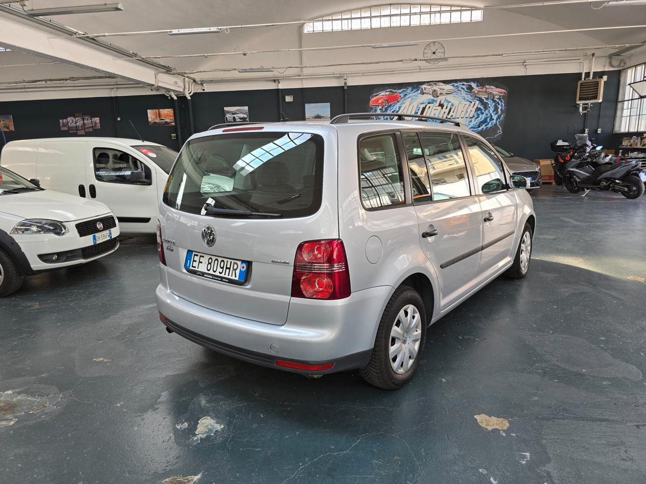VOLKSWAGEN TOURAN 2.0 ECOFUEL HIGHLINE 7P