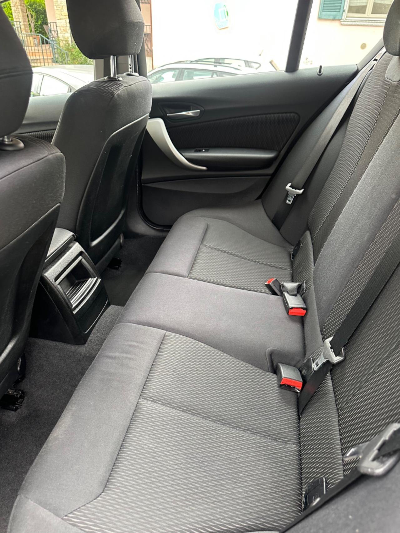 Bmw 116d 5p. URBAN GARANZ UNICOPR KMCERT EU5B