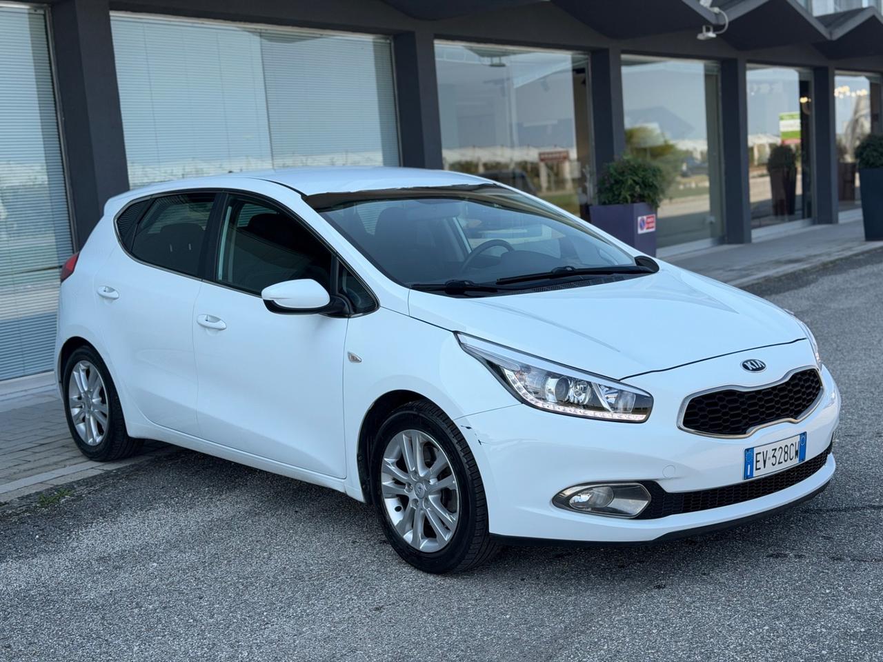 Kia Ceed cee'd 1.4 CRDi 5 porte Cool