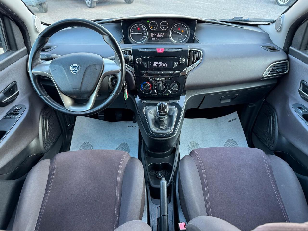 Lancia Ypsilon 1.2 BENZ 69CV GOLD 2013