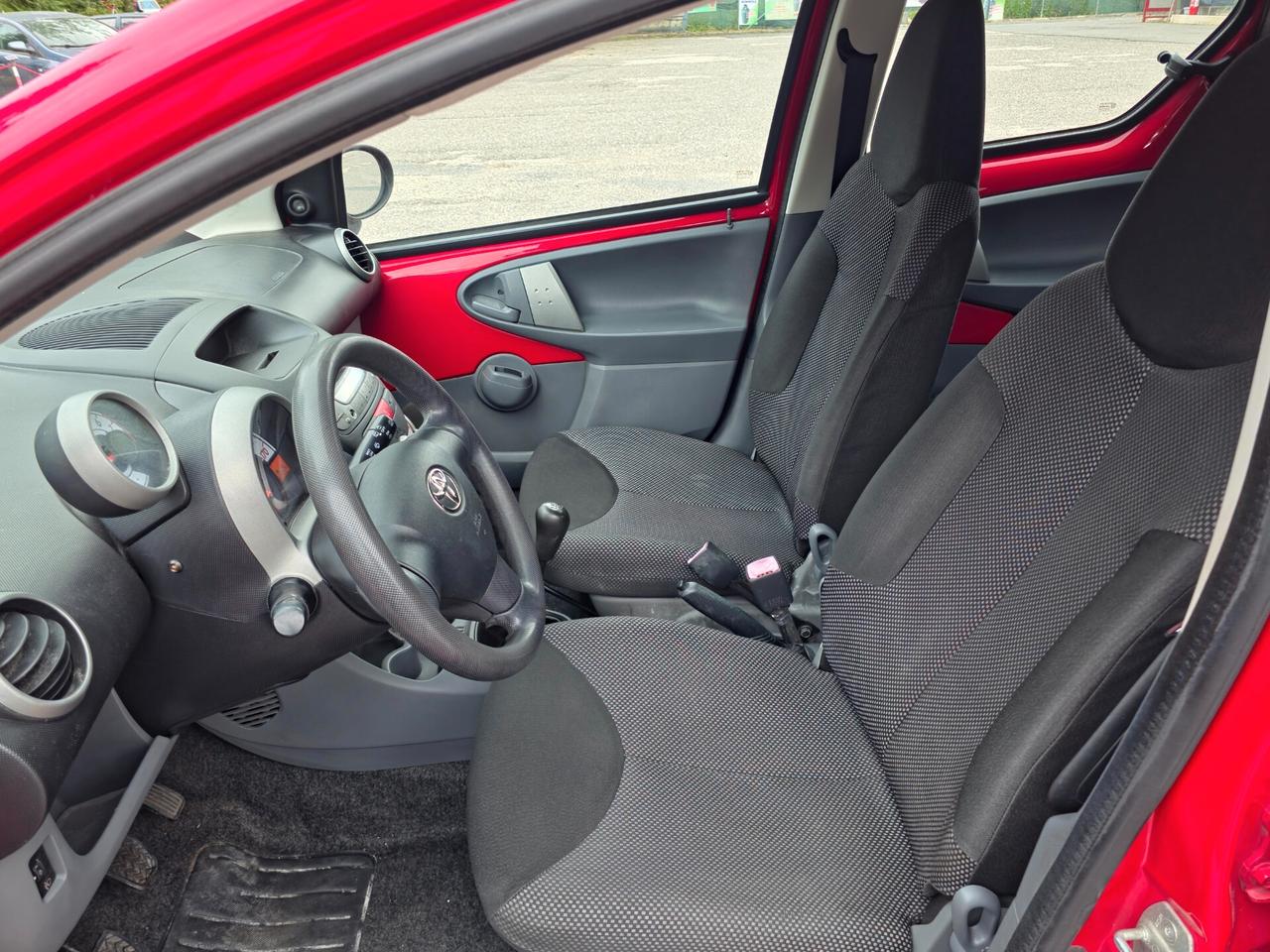 Toyota Aygo 1.0 12V VVT-i 5 porte Sol CV-68 2008-E4 Manuale NEO