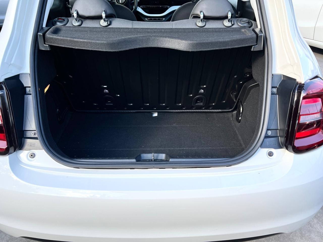 Fiat 500 500e Berlina 42 kWh La Prima