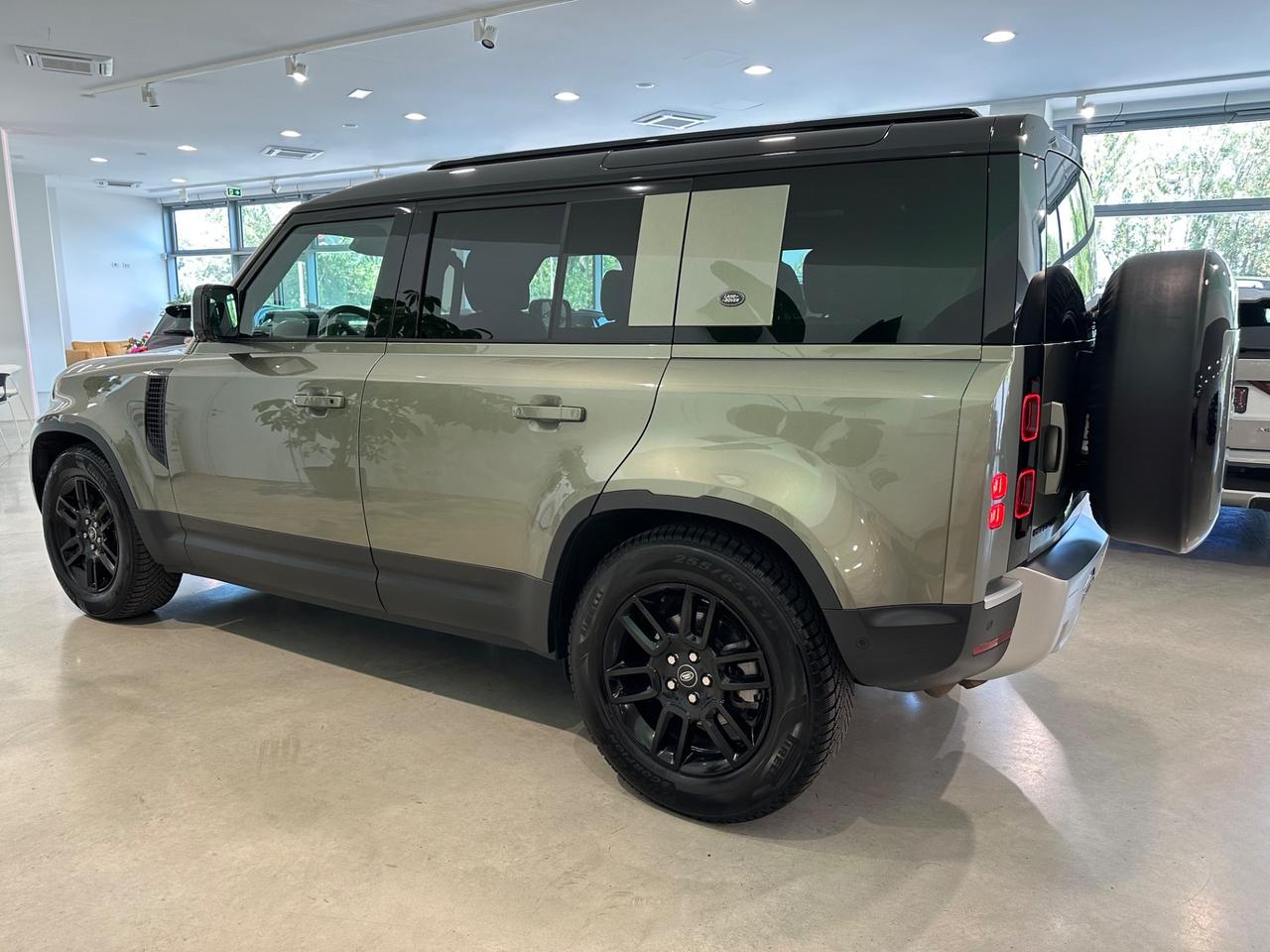 Land Rover Defender 110 3.0D I6 200 CV AWD Auto SE