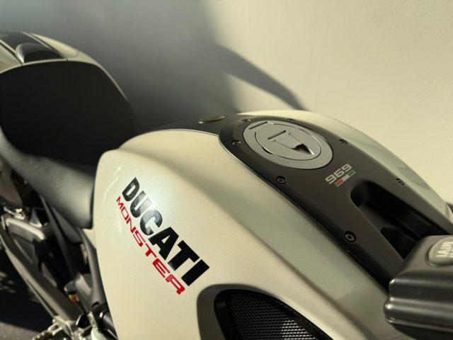 DUCATI Monster 696 696