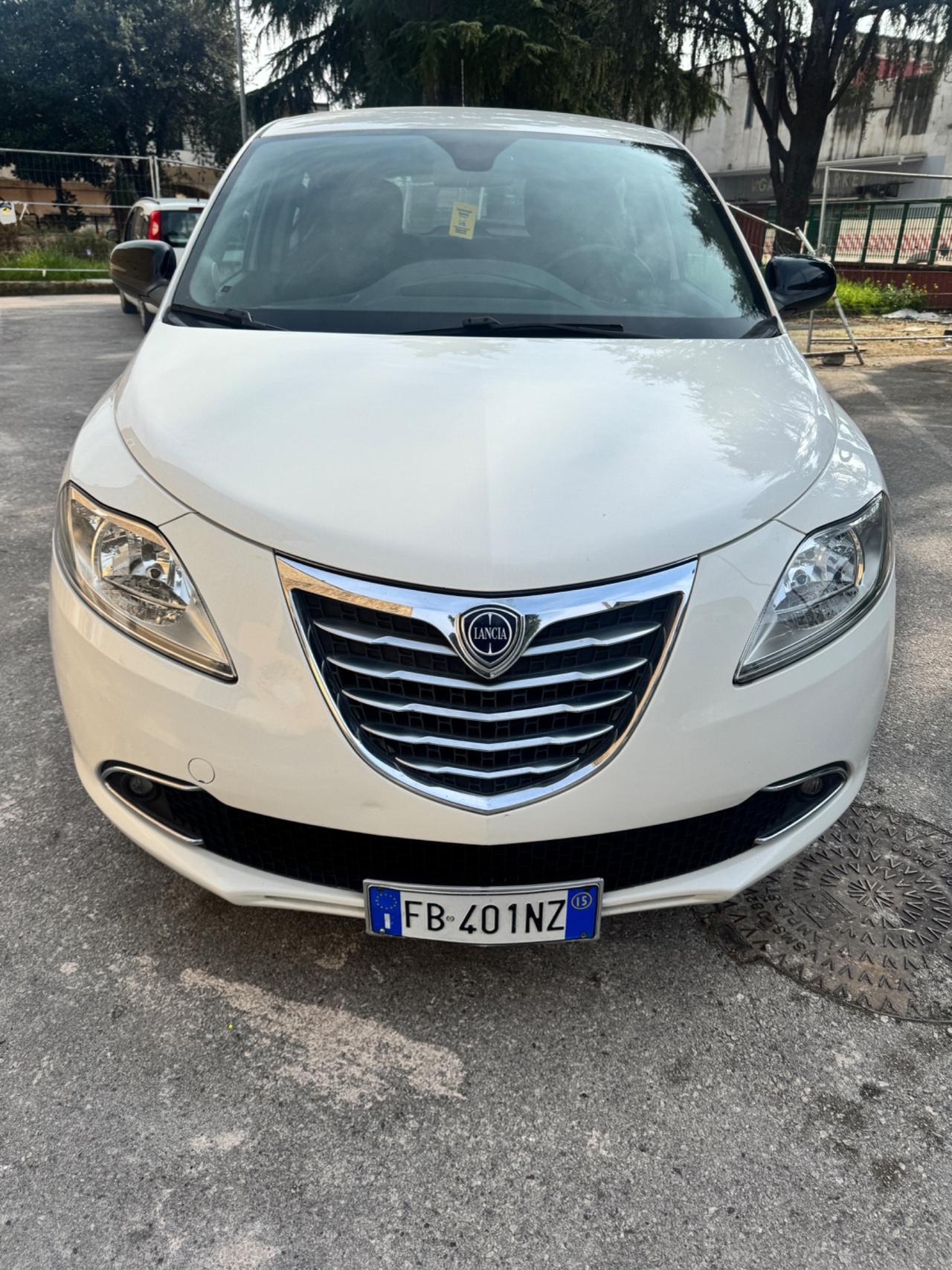 Lancia Ypsilon 0.9 TwinAir 85 CV 5 porte Metano Ecochic