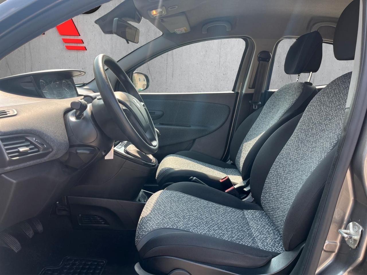 Lancia Ypsilon 1.0 FireFly 5 porte S&S Hybrid Silver Plus