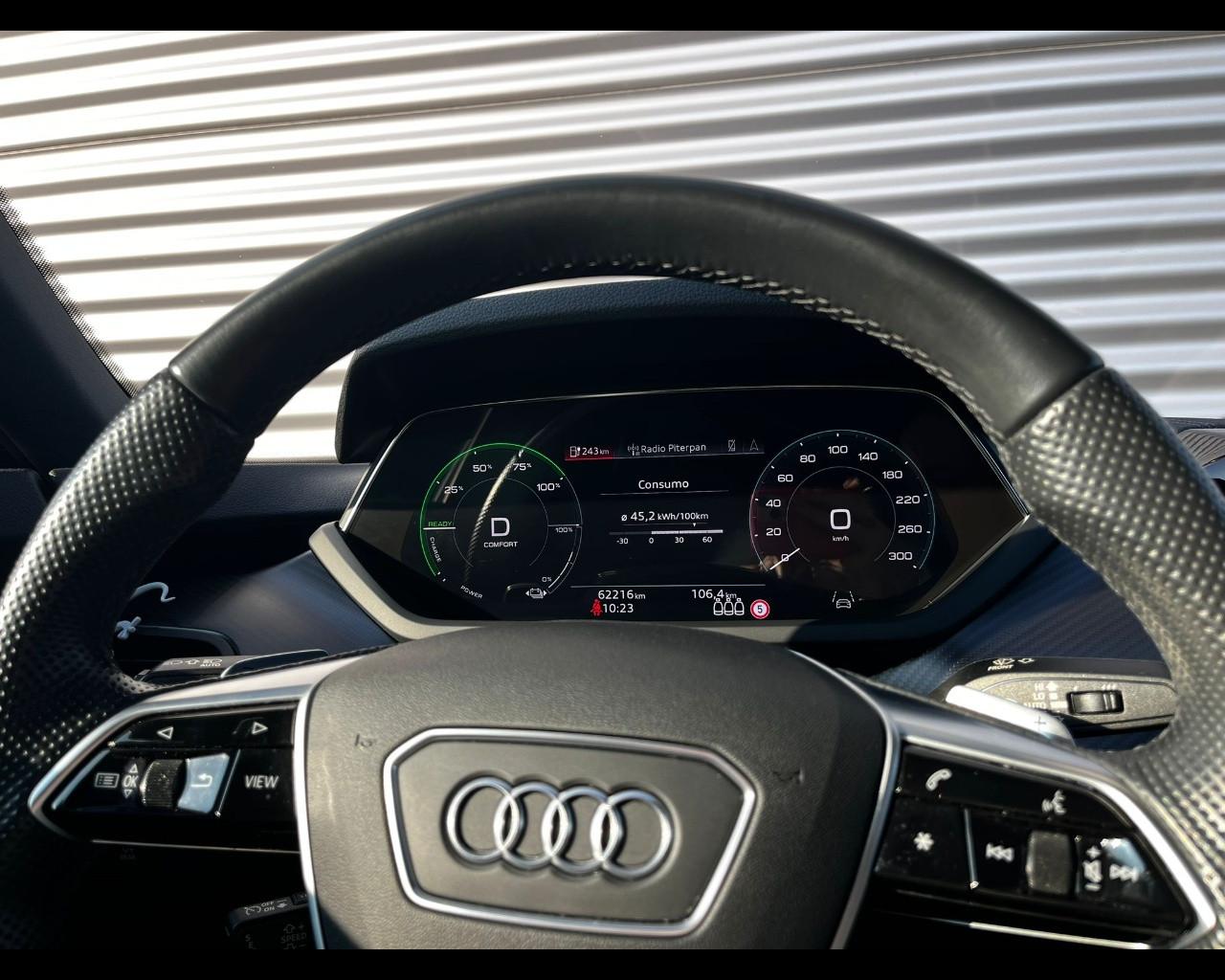 AUDI E - TRON GT QUATTRO