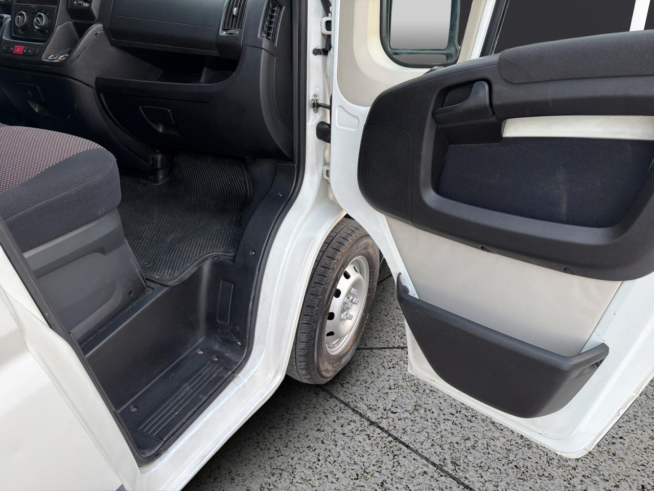 Fiat Ducato 2.3 MJT 130CV Furgone Vetrato 9 Posti