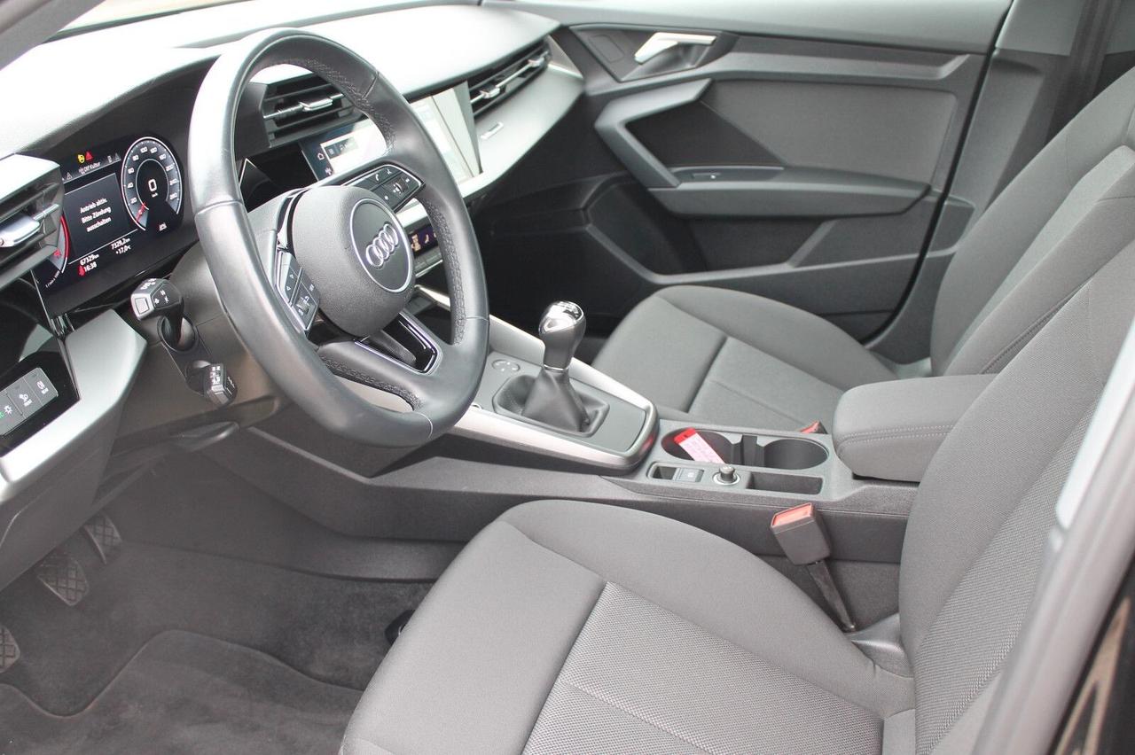 Audi A3 SPB 30 TFSI S line edition