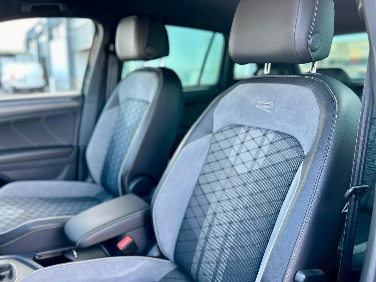 Volkswagen Tiguan 2.0 TDI 150 CV DSG R-Line IVA ESPOSTA