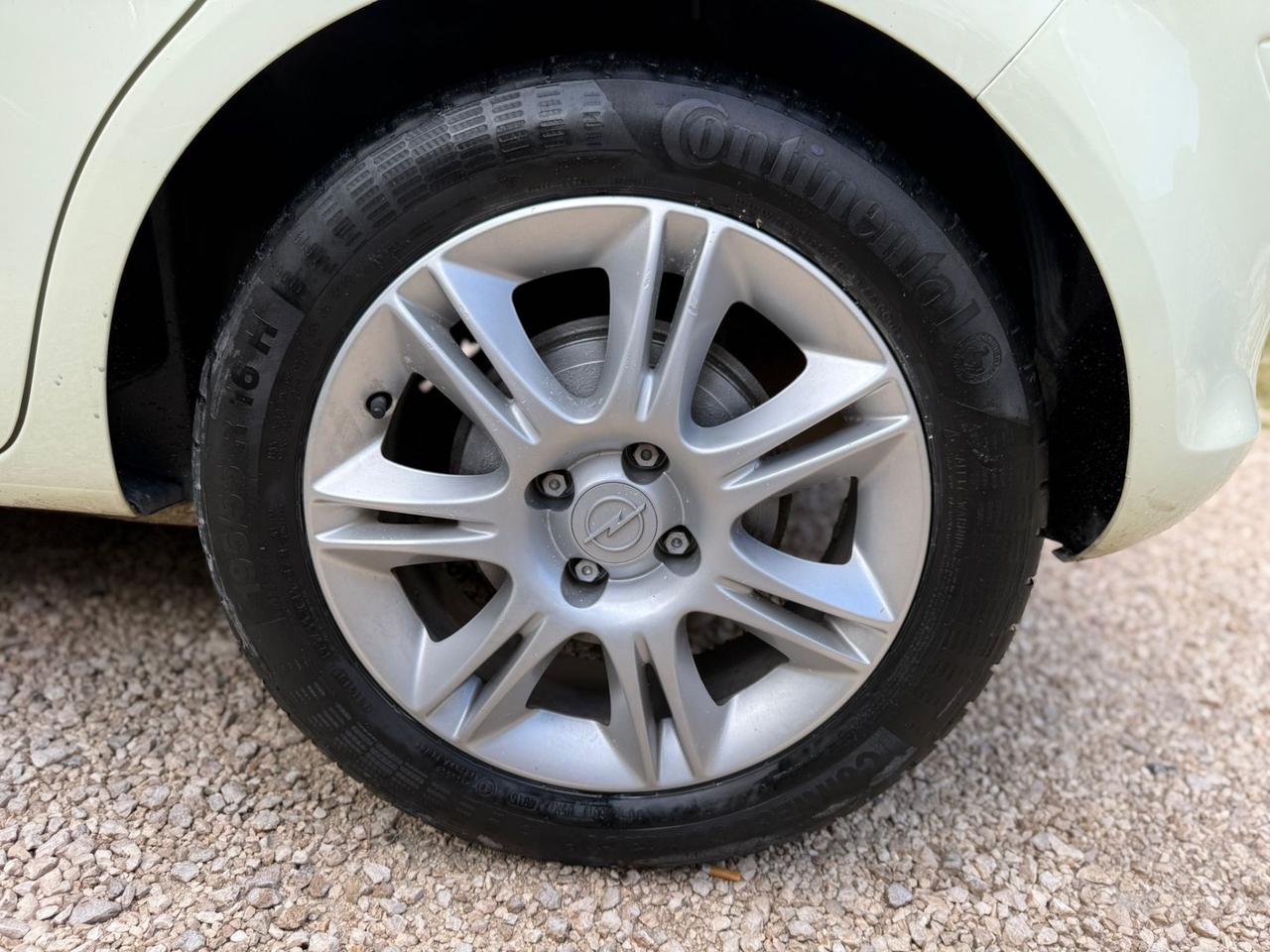 Opel Corsa 1.2 5 porte anno 2013